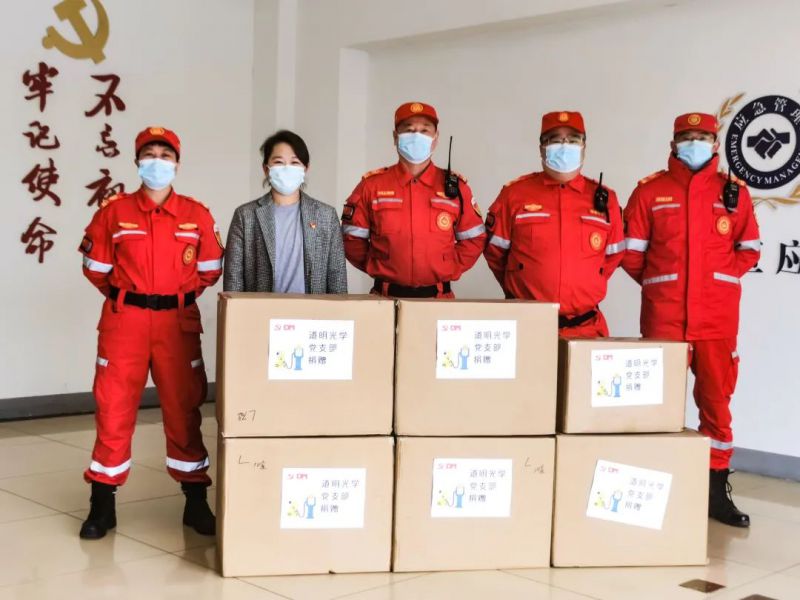 岂曰无衣，，，，，，，与子同袍