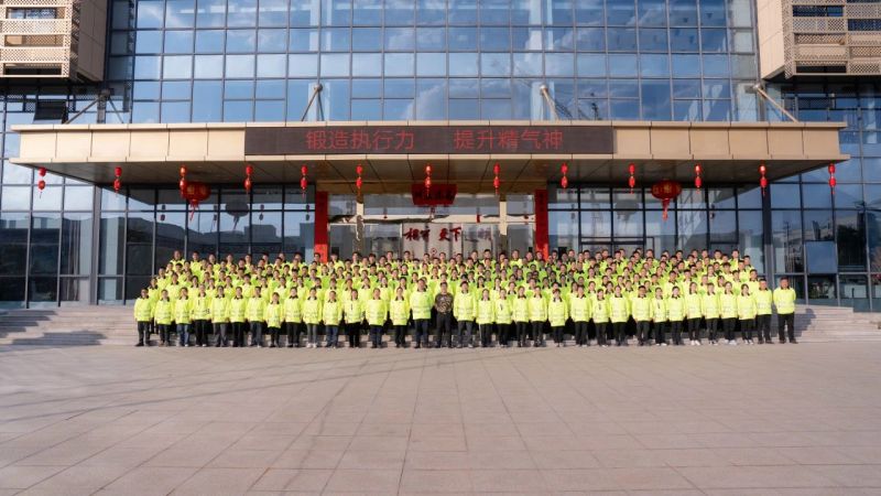 逾越自我 追求卓越丨pg赏金女王(官方版)光学2024年春季全体员工军训运动