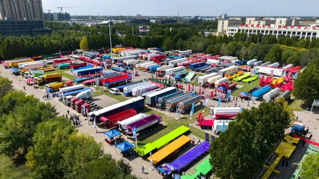 pg赏金女王(官方版)光学在梁山车辆展 (5)